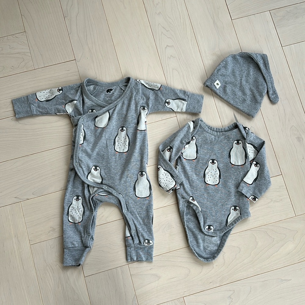 Monica + Andy Penguin Bodysuit and Kimono, hat, 0-3 months. Excellent condition!